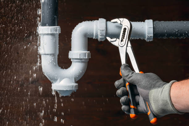 Professional Emergency Plumber technician working in Milton, FL